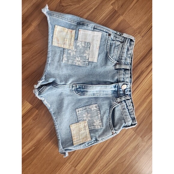 Wrangler x Billabong Shorts Womens 25 Showdown Floral Patchwork Denim Cut Offs - Picture 1 of 10